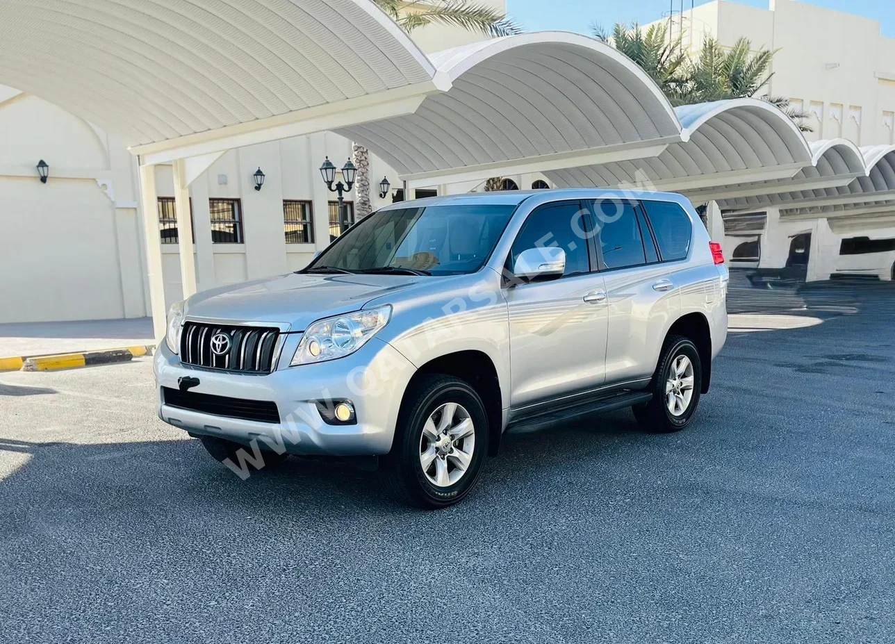 تويوتا برادو تي اكس ال 2013 اوتوماتيك 283,000 كم 4 سلندر دفع رباعي اس يو في فضي