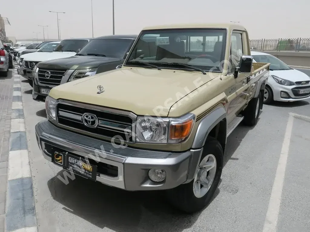 Toyota  Land Cruiser  LX  2021  Manual  25,000 Km  6 Cylinder  Four Wheel Drive (4WD)  Pick Up  Beige  With Warranty