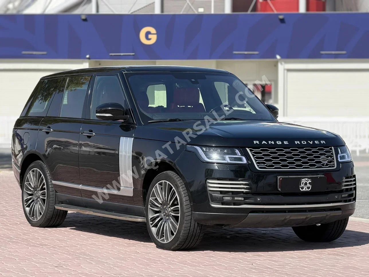 لاند روفر  رنج روفر  فوج اوتوبايوغرافي  2014  اوتوماتيك  176,000 كم  8 سلندر  دفع رباعي  اس يو في  أسود