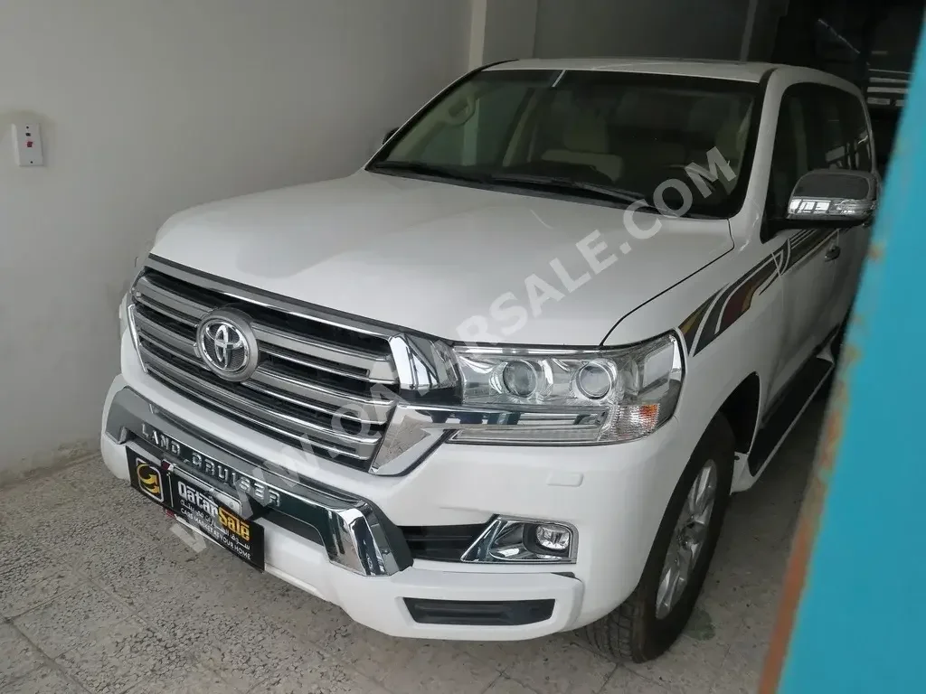 Toyota  Land Cruiser  GXR  2017  Automatic  52,000 Km  8 Cylinder  Four Wheel Drive (4WD)  SUV  White