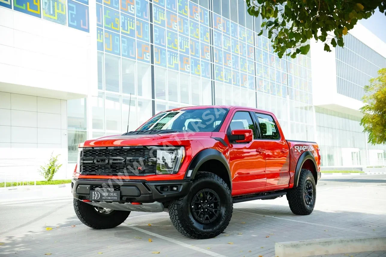 فورد رابتر ار 2023 اوتوماتيك 0 كم 8 سلندر دفع رباعي بيكب أحمر تحت الضمان