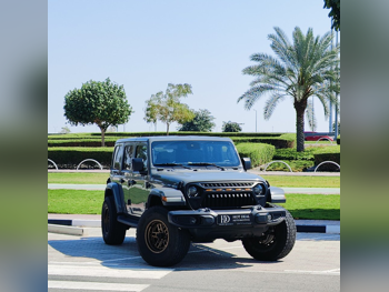 جييب رانجلار نايت ايغل 2020 اوتوماتيك 194,000 كم 6 سلندر دفع رباعي اس يو في رمادي