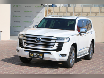 Toyota  Land Cruiser  VXR Twin Turbo  2025  Automatic  1,700 Km  6 Cylinder  Four Wheel Drive (4WD)  SUV  White  With Warranty