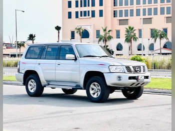 نيسان  باترول  سفاري  2016  اوتوماتيك  152,000 كم  6 سلندر  دفع رباعي  اس يو في  فضي