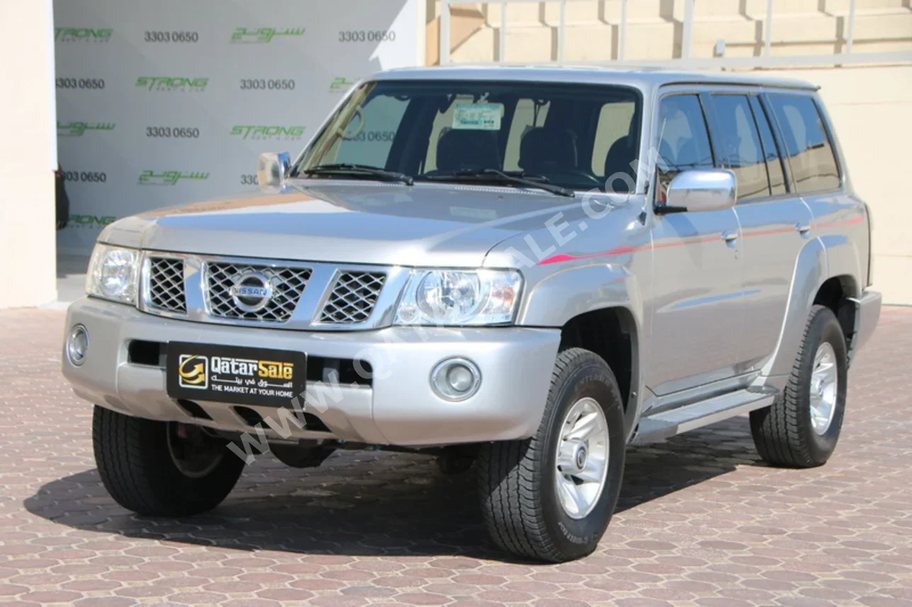 نيسان باترول سفاري 2016 اوتوماتيك 152,000 كم 6 سلندر دفع رباعي اس يو في فضي