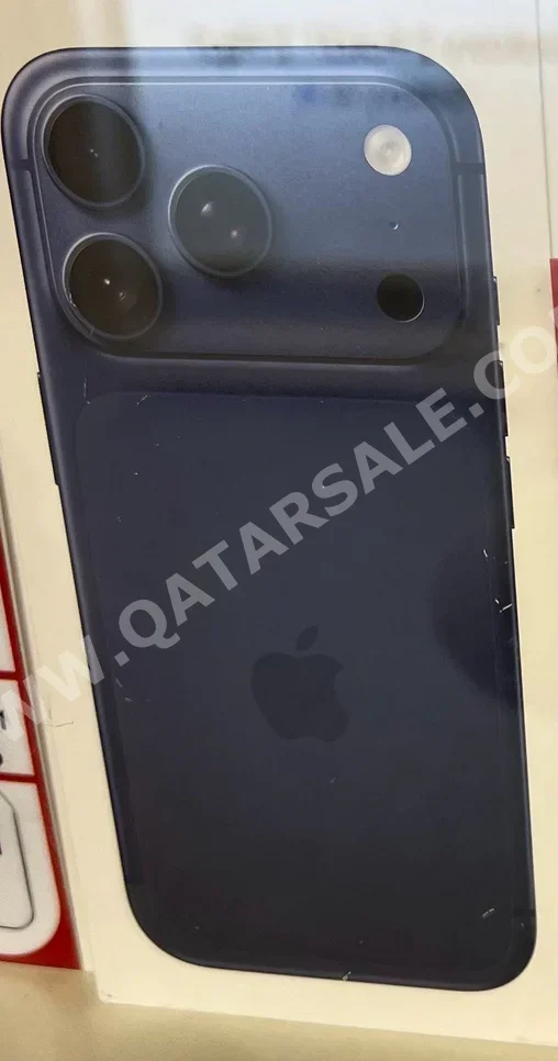 هواتف نقالة ابل  - ايفون 17  - برو ماكس  - أزرق  - 256 جيجابايت  - تحت الضمان