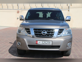 نيسان باترول بلاتنيوم 2015 اوتوماتيك 146,000 كم 8 سلندر دفع رباعي اس يو في ذهبي