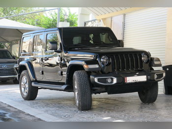 جييب رانجلار صحارى 2022 اوتوماتيك 32,000 كم 6 سلندر دفع رباعي اس يو في أسود تحت الضمان