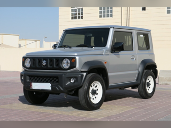 سوزوكي  جمني  2024  اوتوماتيك  15,000 كم  4 سلندر  دفع رباعي  اس يو في  فضي  تحت الضمان