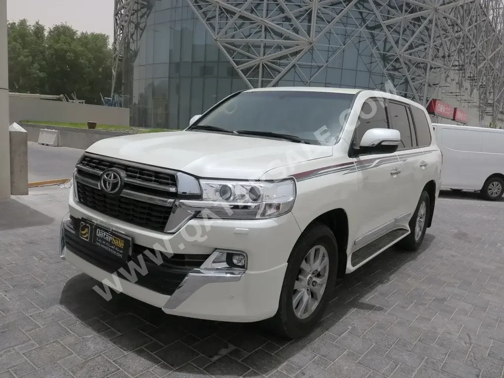Toyota  Land Cruiser  GXR  2016  Automatic  169,000 Km  8 Cylinder  Four Wheel Drive (4WD)  SUV  White