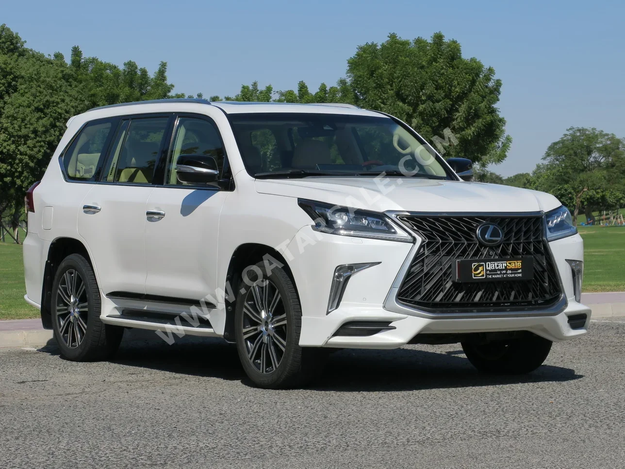 Lexus  LX  570 S  2018  Automatic  220,500 Km  8 Cylinder  Four Wheel Drive (4WD)  SUV  White