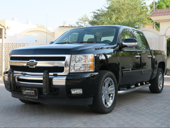 Chevrolet Silverado 2011 Automatic 99,000 Km 8 Cylinder Four Wheel Drive (4WD) Pick Up Black