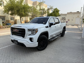 GMC  Sierra  Elevation  2022  Automatic  119,000 Km  8 Cylinder  Four Wheel Drive (4WD)  Pick Up  White