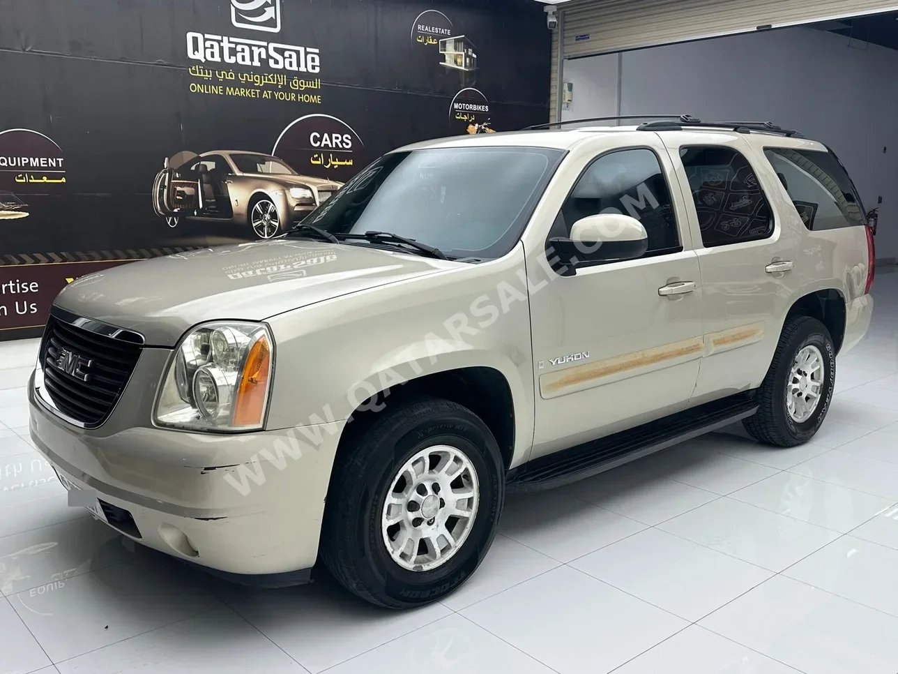 GMC Yukon 2008 Automatic 240,000 Km 8 Cylinder Four Wheel Drive (4WD) SUV Gold
