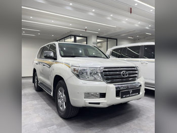 Toyota  Land Cruiser  VXR  2010  Automatic  268,000 Km  8 Cylinder  Four Wheel Drive (4WD)  SUV  White