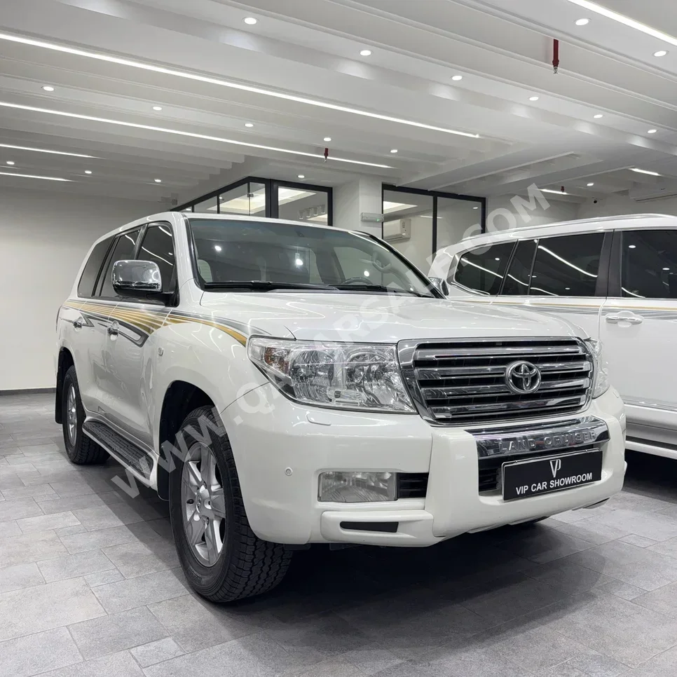 Toyota  Land Cruiser  VXR  2010  Automatic  268,000 Km  8 Cylinder  Four Wheel Drive (4WD)  SUV  White