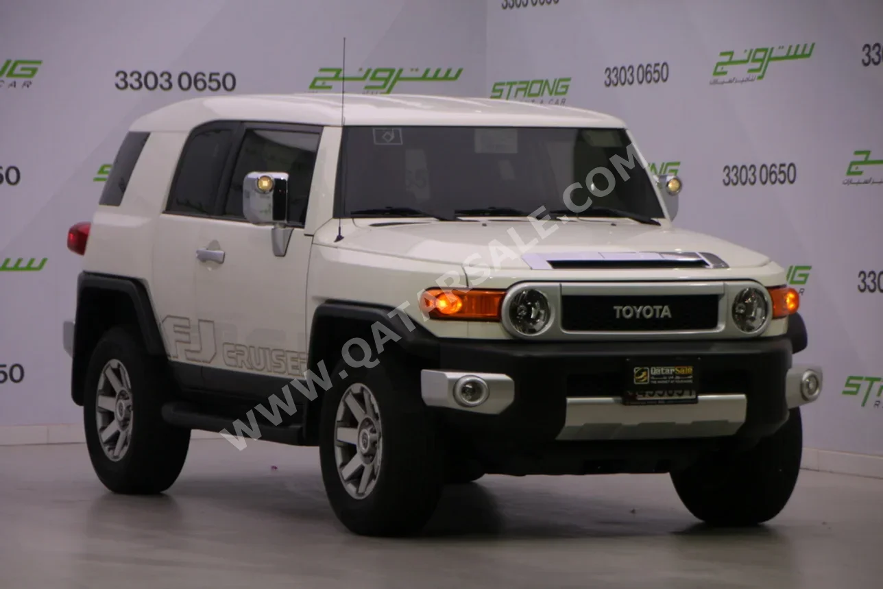 تويوتا  إف جي كروزر  2022  اوتوماتيك  52,000 كم  6 سلندر  دفع رباعي  اس يو في  أبيض