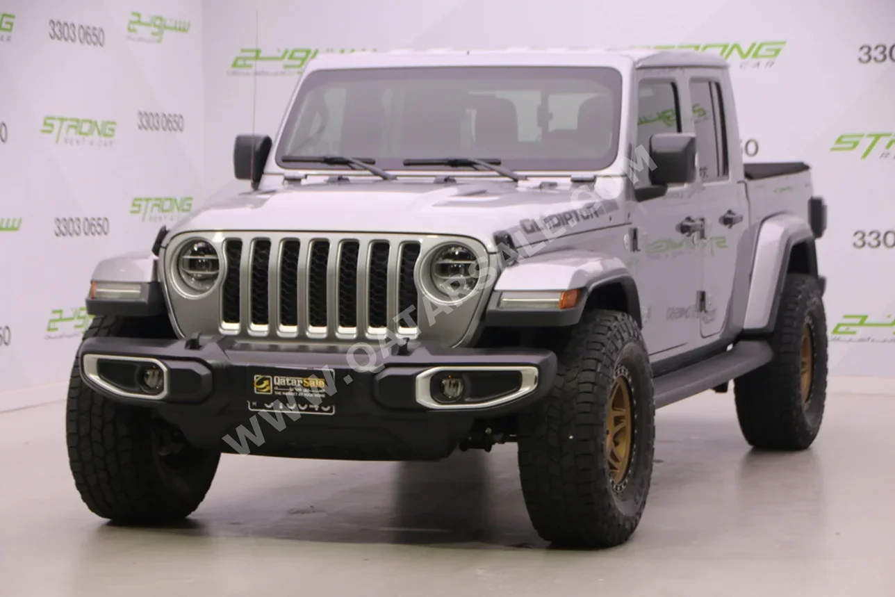 جييب جلاديتور اوفرلاند 2020 اوتوماتيك 58,000 كم 6 سلندر دفع رباعي بيكب فضي تحت الضمان