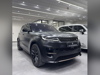 لاند روفر رنج روفر سبورت فيرست اديشن 2023 اوتوماتيك 30,000 كم 8 سلندر دفع رباعي اس يو في أسود تحت الضمان