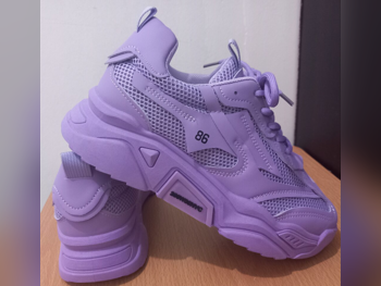 أحذية أديداس  جلد صناعي  متعدد الألوان مقاس 39  فيتنام  نسائي