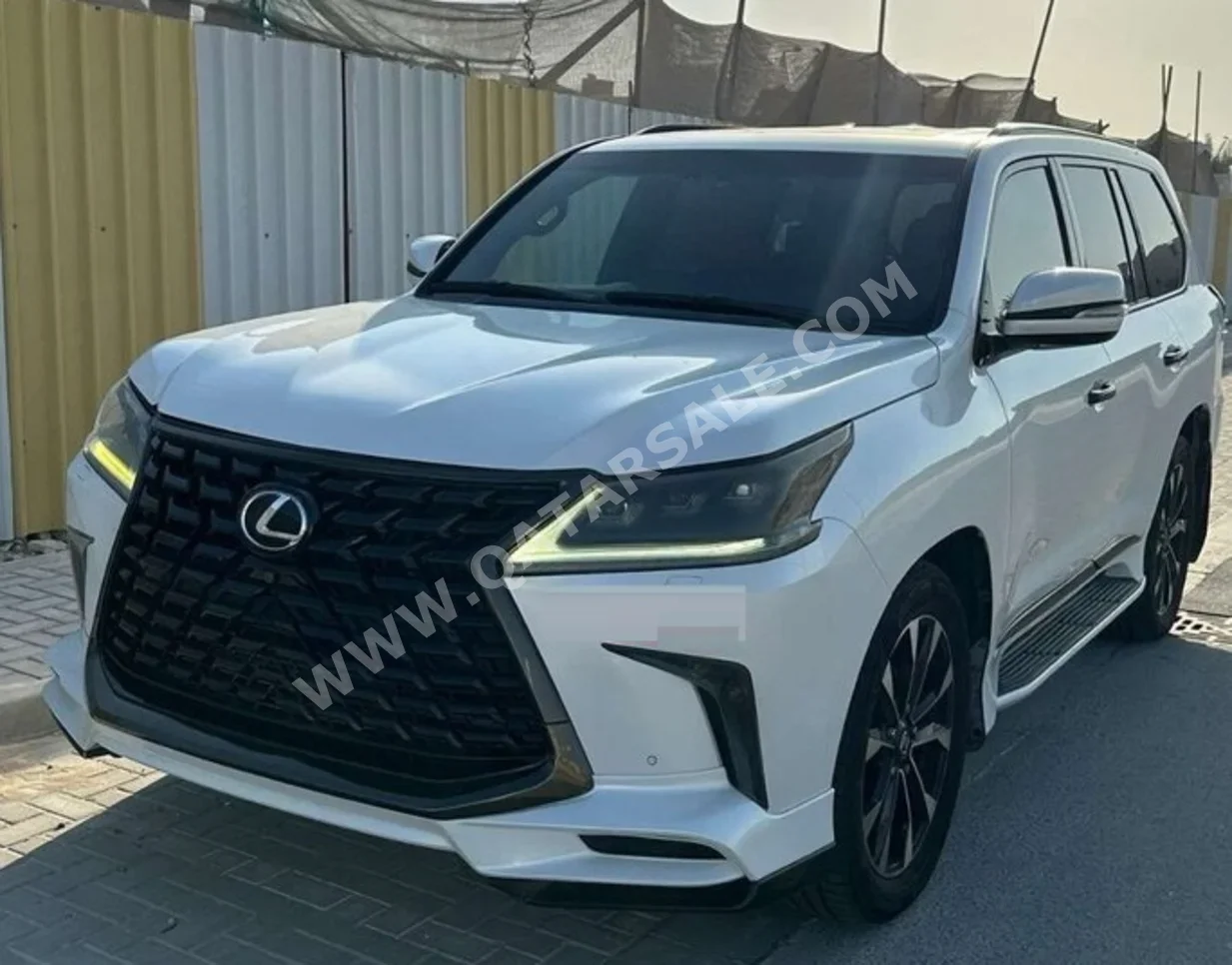 Lexus  LX  570 S  2016  Automatic  186,370 Km  8 Cylinder  Four Wheel Drive (4WD)  SUV  White