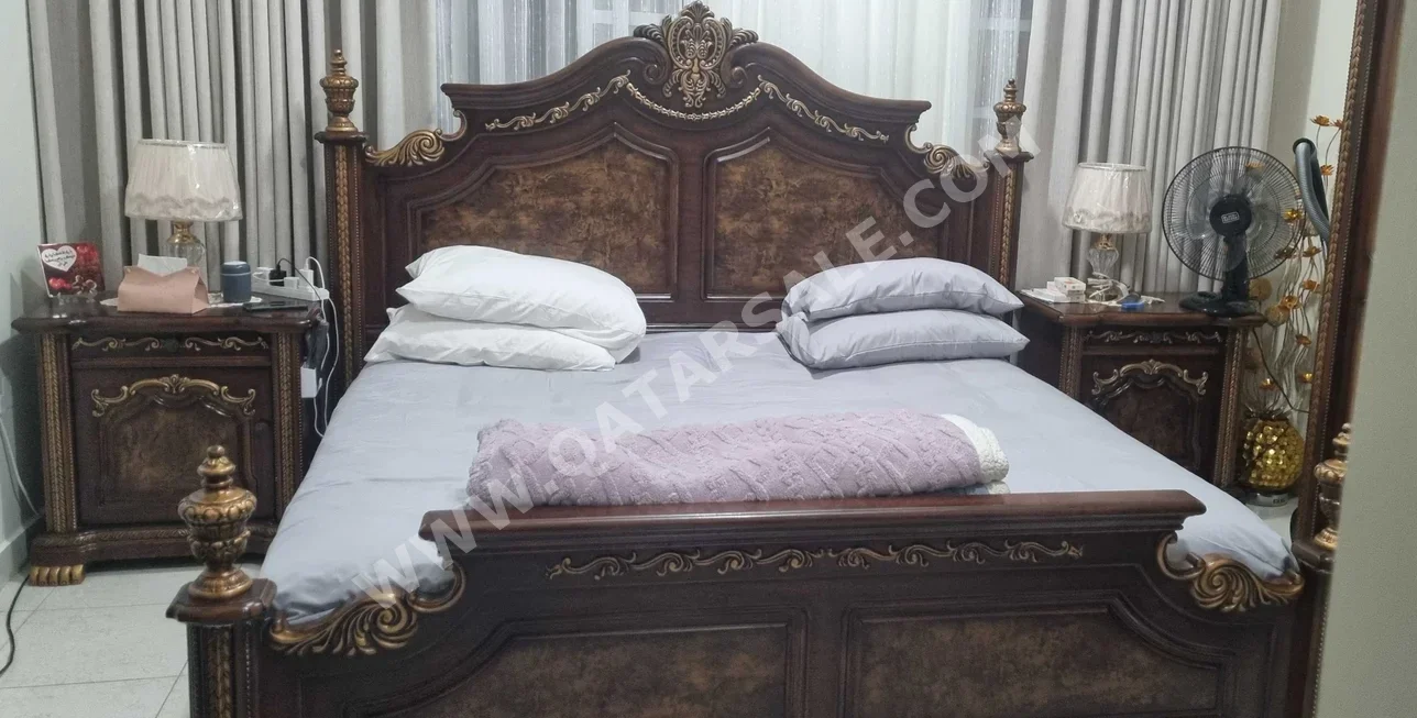 أطقم غرف نوم - طقم مكون من 4 قطع  - بنى