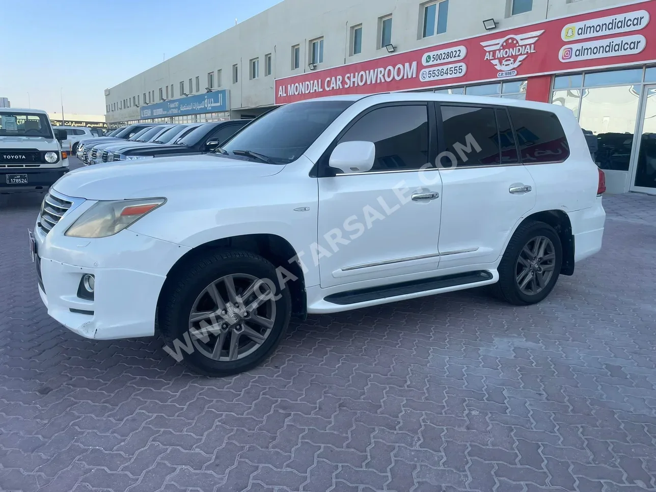 Lexus LX 570 2011 Automatic 374,000 Km 8 Cylinder Four Wheel Drive (4WD) SUV White
