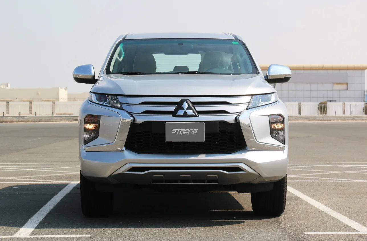 متسوبيشي  مونترو سبورت  6 سلندر  إس يو في 4 في 4  فضي  2023