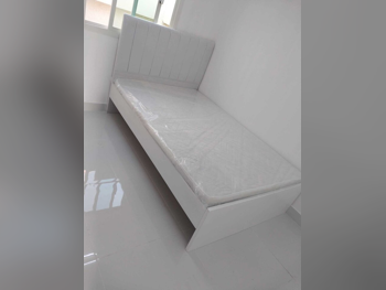 الأسّرة - لايف ستايل - مزدوج - أبيض - متضمنة المرتبة