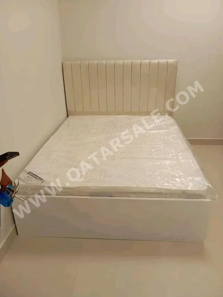 الأسّرة - لايف ستايل  - كوين  - متضمنة المرتبة