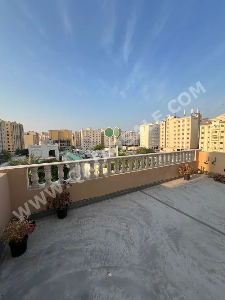 Buildings, Towers & Compounds - Family Residential  - Doha  - Umm Ghuwailina  For Sale