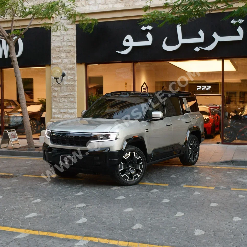 BYD  Leopard 8  Flagship  2025  Automatic  22,400 Km  4 Cylinder  Four Wheel Drive (4WD)  SUV  Gold