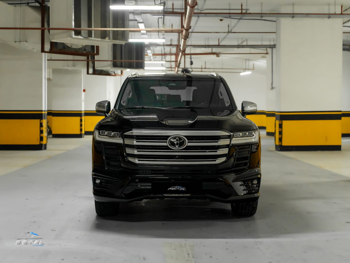 Toyota  Land Cruiser  VXR Twin Turbo  2025  Automatic  12,500 Km  6 Cylinder  Four Wheel Drive (4WD)  SUV  Black  With Warranty
