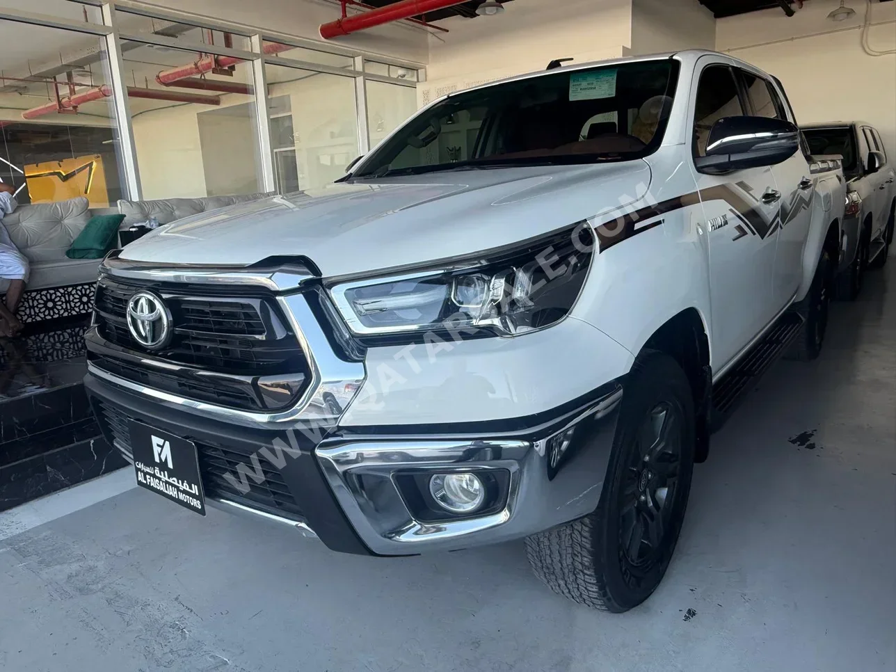 Toyota  Hilux  SR5  2024  Automatic  62,000 Km  4 Cylinder  Four Wheel Drive (4WD)  Pick Up  White  With Warranty