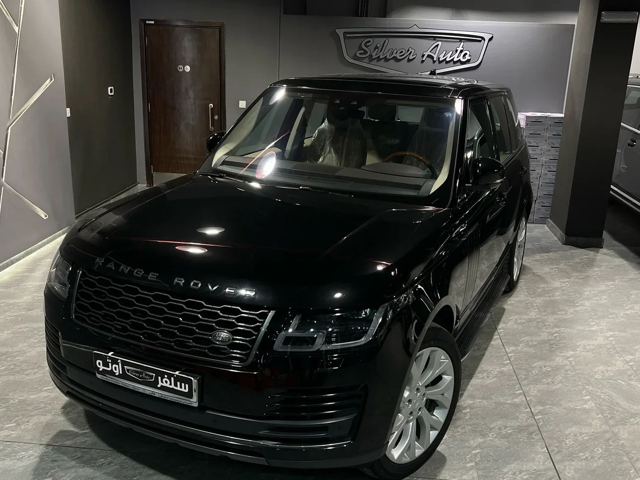 لاند روفر رنج روفر فوج 2019 اوتوماتيك 103,000 كم 6 سلندر دفع رباعي اس يو في أسود