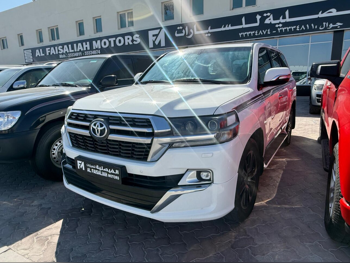 Toyota  Land Cruiser  GXR  2021  Automatic  124,000 Km  8 Cylinder  Four Wheel Drive (4WD)  SUV  White