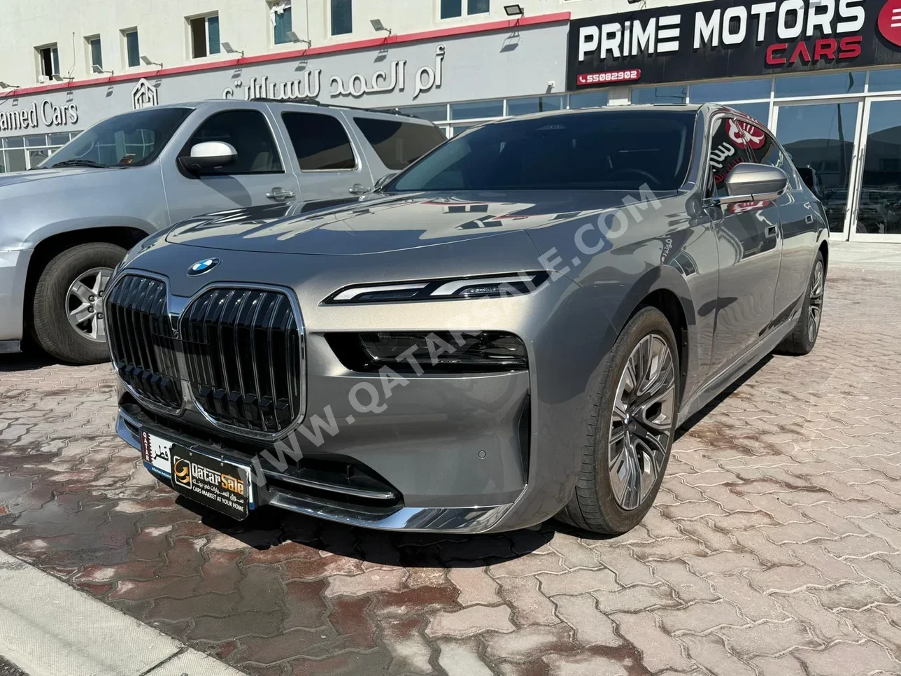 بي ام دبليو الفئة - السابعة 735 اي 2024 اوتوماتيك 15,000 كم 8 سلندر دفع رباعي سيدان ذهبي تحت الضمان