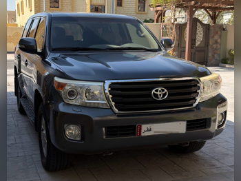 تويوتا لاند كروزر جي اكس ار 2015 اوتوماتيك 258,000 كم 6 سلندر دفع رباعي اس يو في رمادي