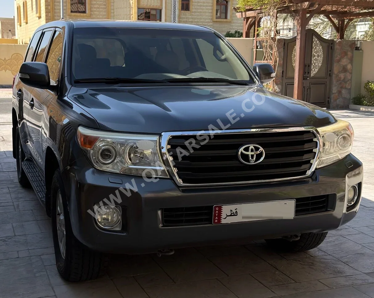 Toyota  Land Cruiser  GXR  2015  Automatic  258,000 Km  6 Cylinder  Four Wheel Drive (4WD)  SUV  Gray