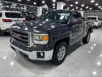 GMC  Sierra  SLE  2014  Automatic  227,000 Km  8 Cylinder  Four Wheel Drive (4WD)  Pick Up  Gray
