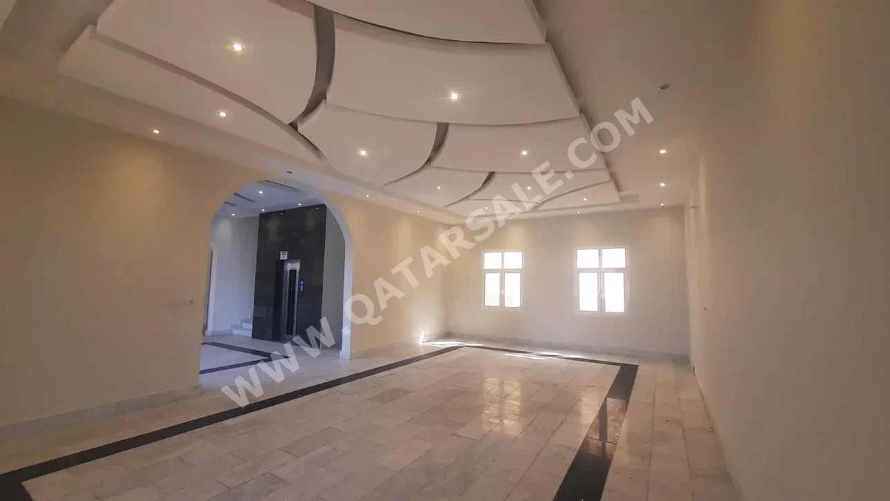 Family Residential  - Not Furnished  - Doha  - Nuaija  - 6 Bedrooms
