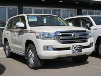Toyota  Land Cruiser  GXR  2017  Automatic  23,000 Km  8 Cylinder  Four Wheel Drive (4WD)  SUV  White