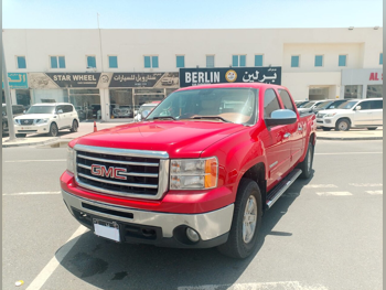 GMC  Sierra  2012  Automatic  312,000 Km  8 Cylinder  Four Wheel Drive (4WD)  Pick Up  Red