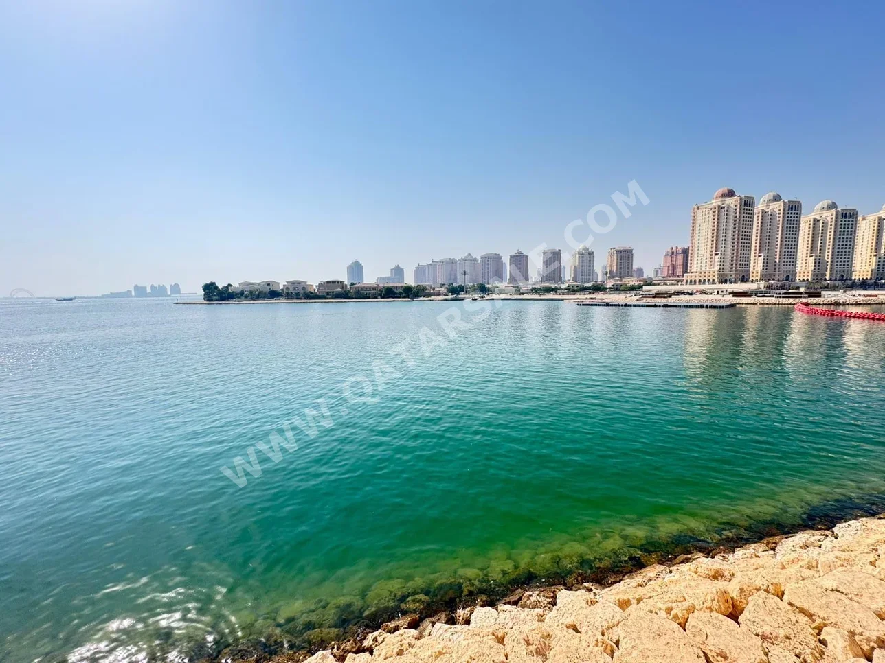 2 غرف نوم  شقة  للايجار  في الدوحة -  اللؤلؤة  مفروشة بالكامل