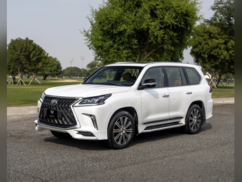 Lexus  LX  570 S  2018  Automatic  208,000 Km  8 Cylinder  Four Wheel Drive (4WD)  SUV  White