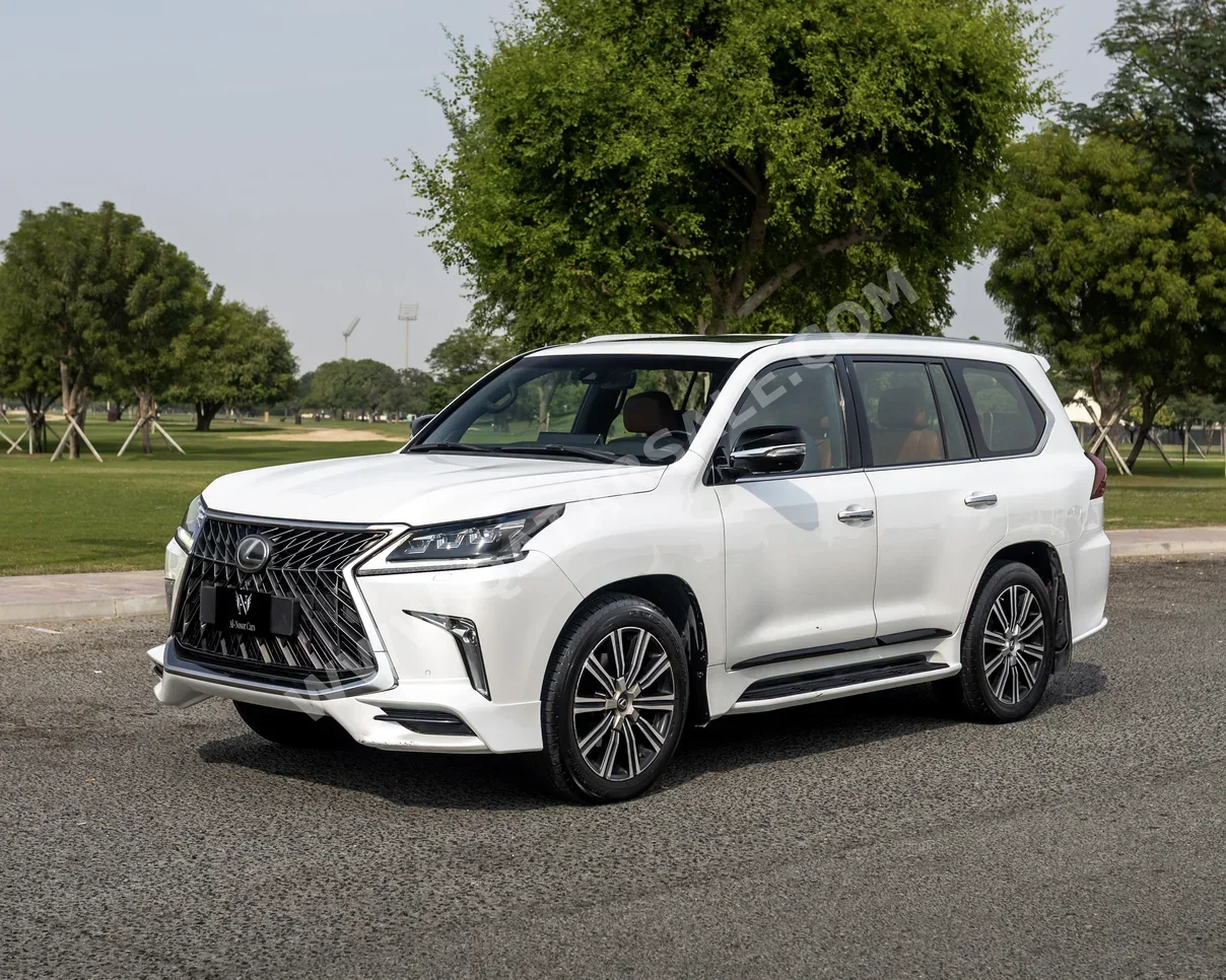 Lexus  LX  570 S  2018  Automatic  208,000 Km  8 Cylinder  Four Wheel Drive (4WD)  SUV  White