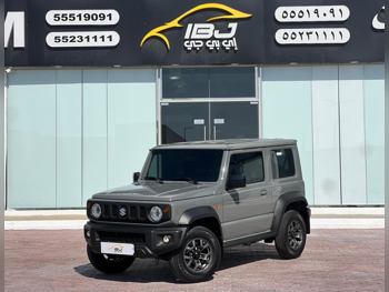 سوزوكي  جمني  2025  اوتوماتيك  800 كم  4 سلندر  دفع رباعي  اس يو في  رمادي  تحت الضمان