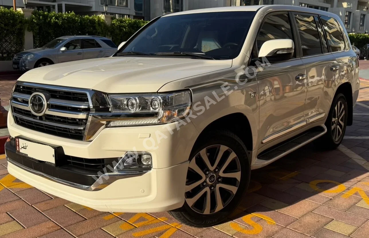 Toyota Land Cruiser VXR 2019 Automatic 124,400 Km 8 Cylinder Four Wheel Drive (4WD) SUV White
