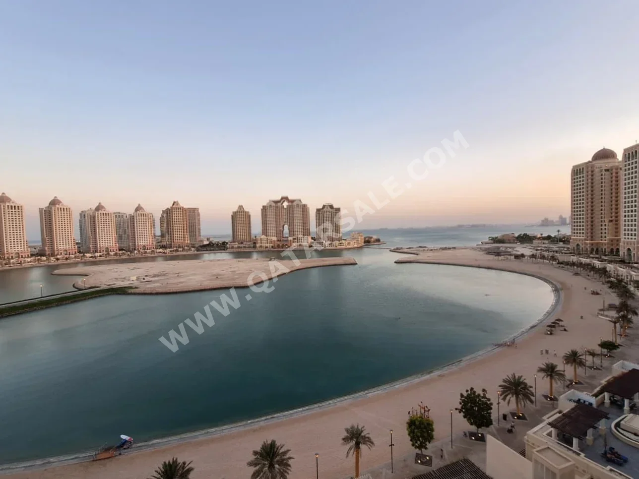 2 غرف نوم  شقة  للبيع  في الدوحة -  اللؤلؤة  مفروشة بالكامل