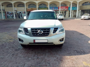 نيسان باترول اس اي 2015 اوتوماتيك 164,617 كم 8 سلندر دفع رباعي اس يو في أبيض